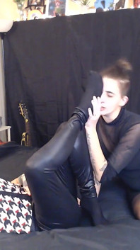 Cheirando mensagens adorando Annas Feet nylon