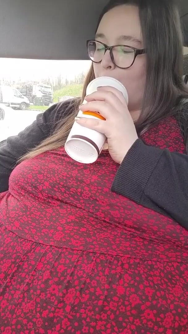 SSBBWLadyBrads: J'adore fourrer ce ventre avec BK