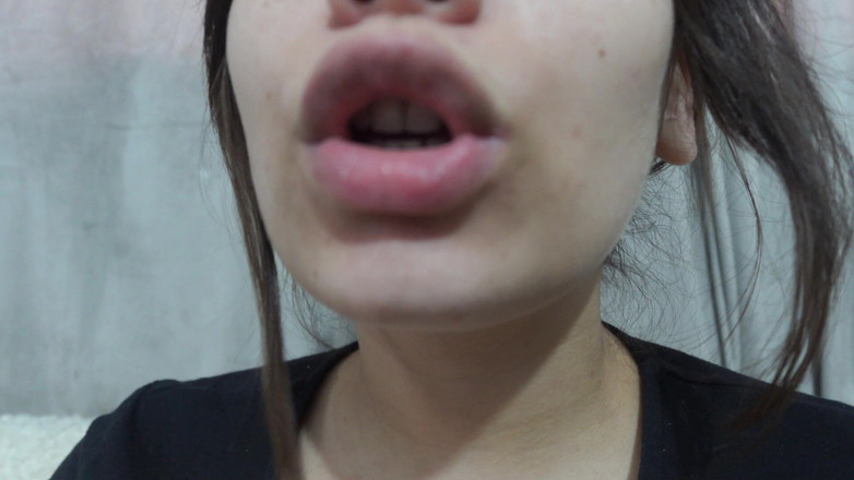 AmayaMori: Moje indická nevlastní sestra má polibek fetiš, neustále posílá polibky...