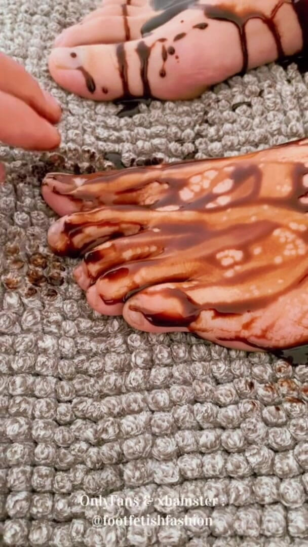 FootFetishFashion: Massagem no pé com chocolate, parte 1/2