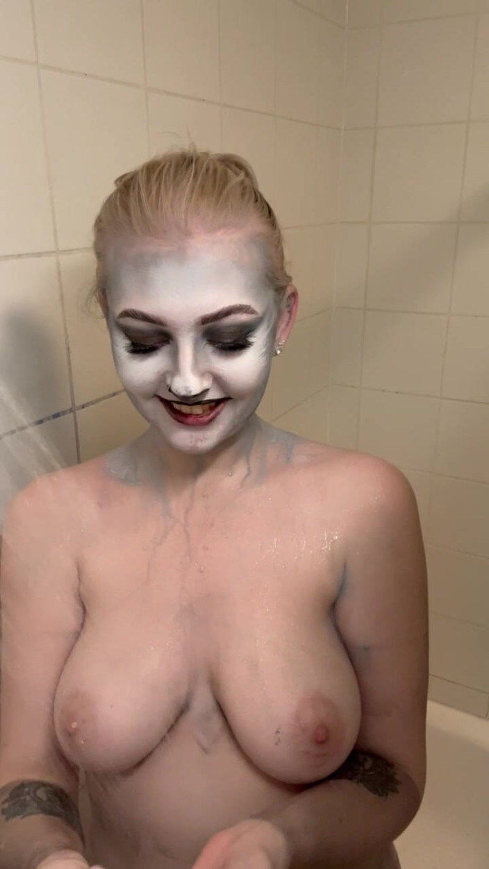 Em Yang: Cosplay Loona Wolf Odstranění barvy na tělo a Hra s...