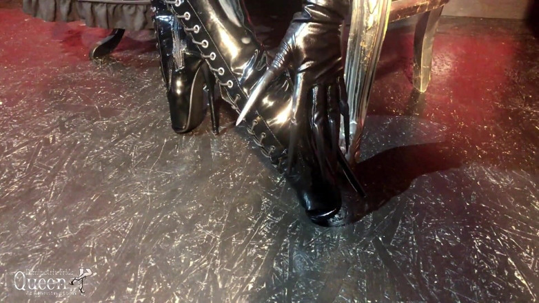 Dominatrix Frida: Lateks catsuitli dominatrix frida - sıkı korse - bale çizmeleri - uzun tırnaklar
