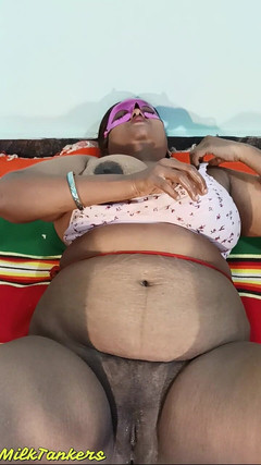 Milktankers: उत्तेजित Lady Self Pleasure