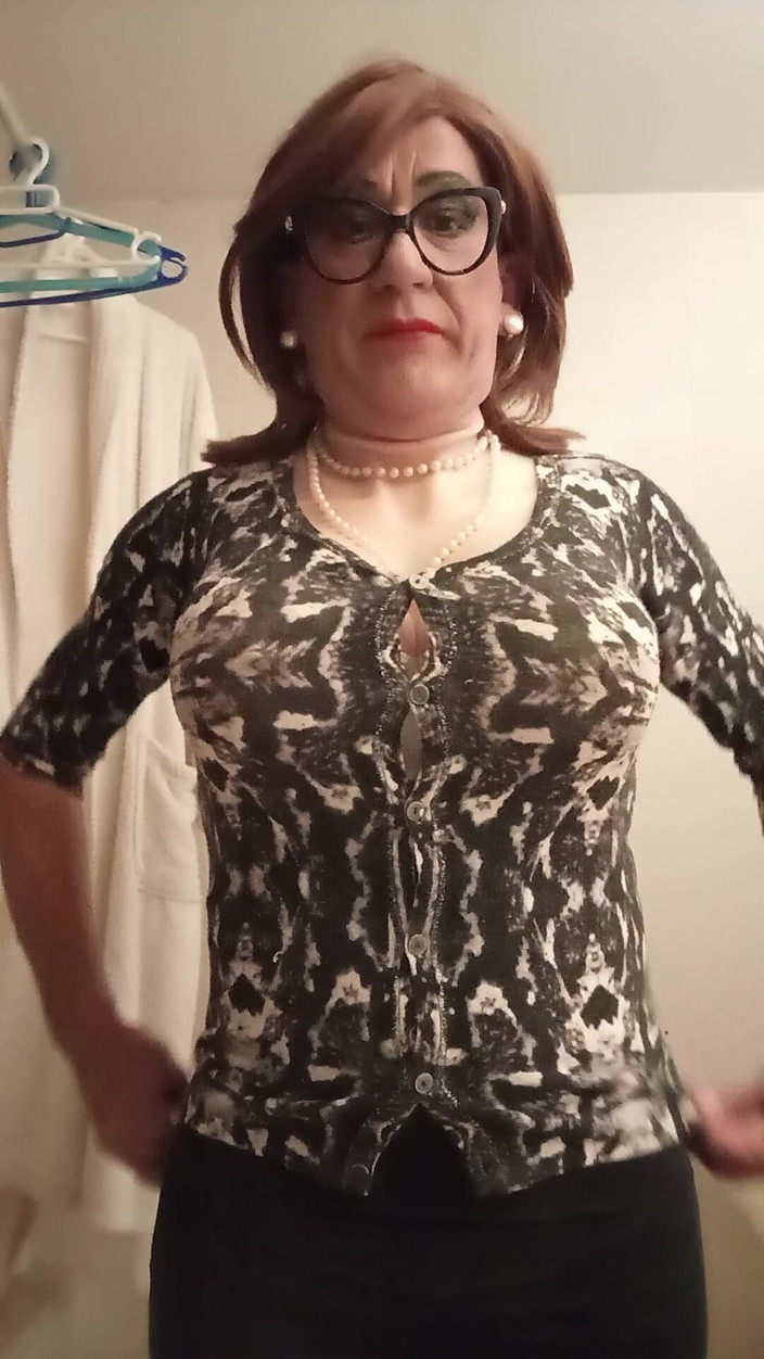 Yusti: Vestirsi davanti allo specchio