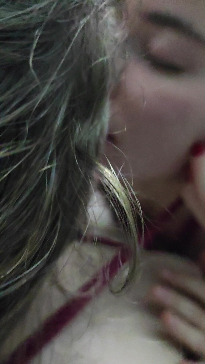 FenekManul: POV Lesbian Kissing