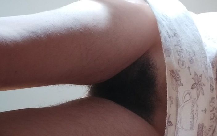 BW_Dolphin: Adulmecă pizda păroasă pe fața ta! Dimineața goală se întinde.