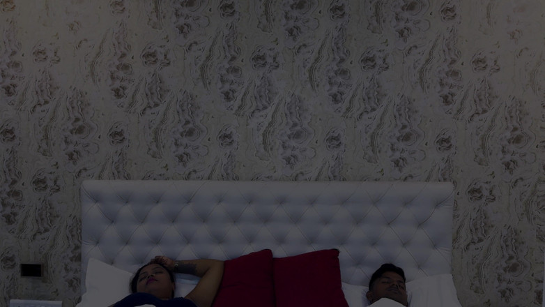 Raj00: 在我和老婆做爱的时候，我旁边正在观看一切。