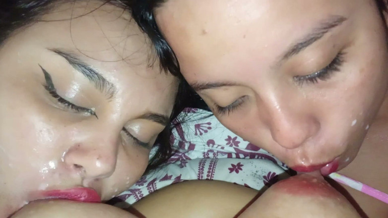 Queenmilk: Andrea Lactating in the Jacuzzi - Lots of Milk