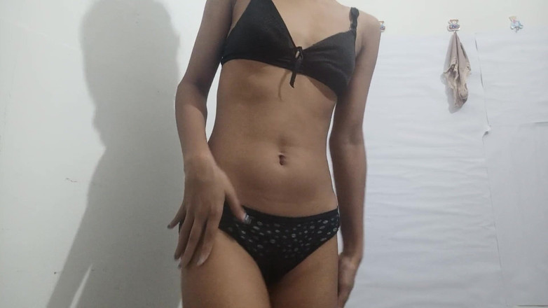 desigirl93: पंजाबी नवविवाहित लंबी दूरी के पति के लिए छेड़ने वाले वीडियो रिकॉर्ड करता है