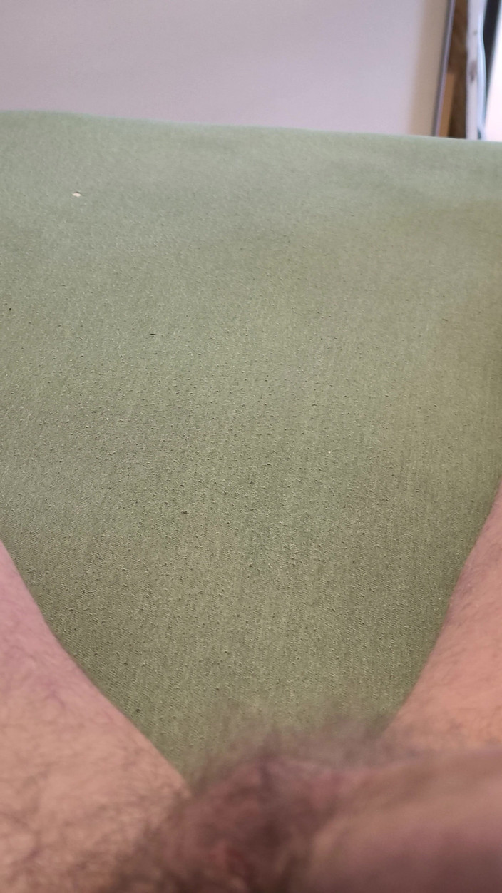 Ugly dick: Chlupatý malý penis s hračkou