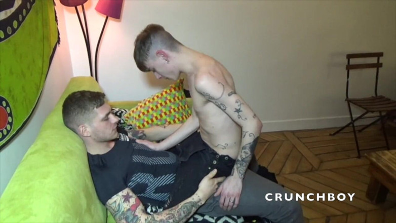 Kinky Bareback Boys: Jerome James scopato senza preservativo dal kinky Aron Master