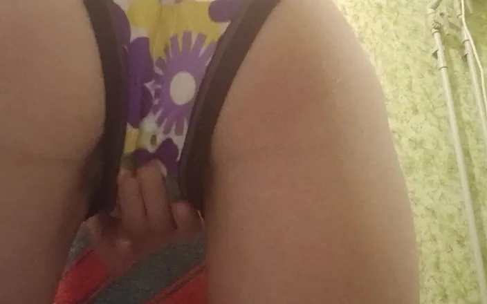 Lesbian-candys: I Masturbate and Cum in My Panties