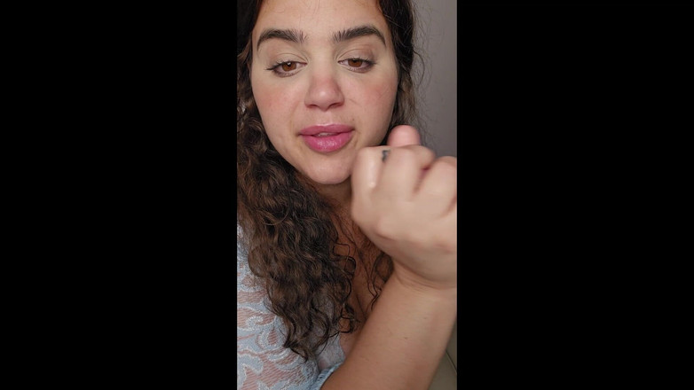 LuciaLatinaGomez: 你给我发了你的小鸡巴照片 - 这是我的回复