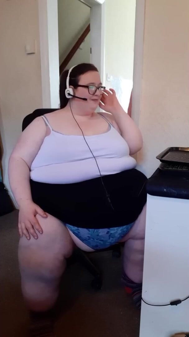 SSBBWLadyBrads: Ssbbw åtnjuter munkar från sin chef
