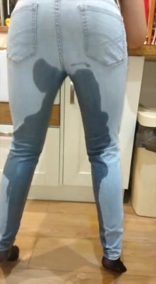 BeautifulGoldenBabe: Compilation di jeans e collant bagnando