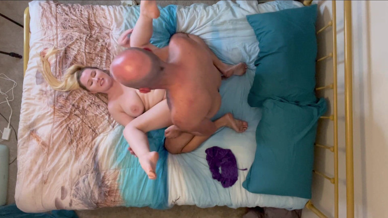 Island Boy Vids: Emma Shay a Velké kozy poskakující ke stropu