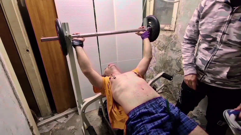 Skaterguy: Bench Press