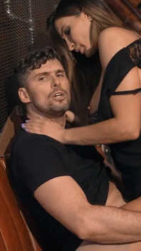 Gorący seks w barze z Natalie Grace