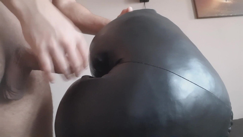 Naxy: Rabo de couro fodendo