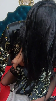 Orta yaşlı seksi kadın- seksi saten elbise giyerken iktidarsız kocam için edepsiz konuşma 215