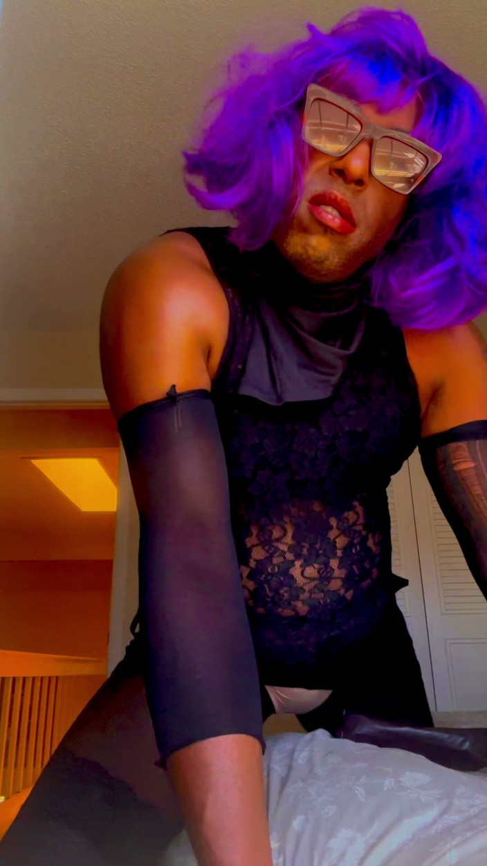 Londonfrotagejr: Prywatna kolekcja Black Sissy Cross Dresser Ball Drainer 1