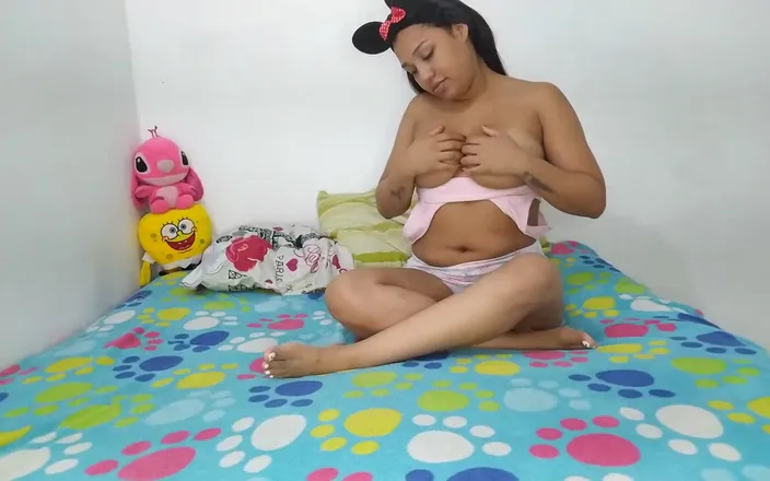 Pikaa6: 18 year old brunette big saggy tits from New York...
