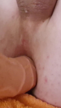 Trans dívka šuká svůj těsný zadek obrovským robertkem - Prettyboi2000x