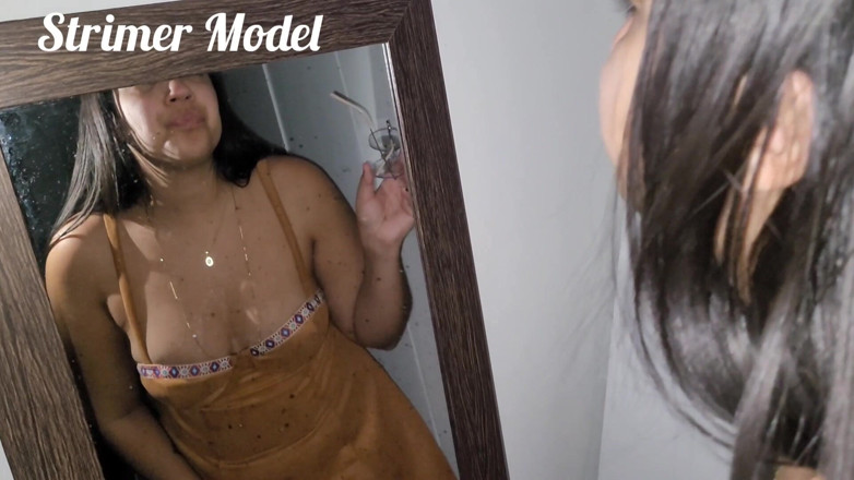 Strimermodel: Potężne kichanie w lustrze
