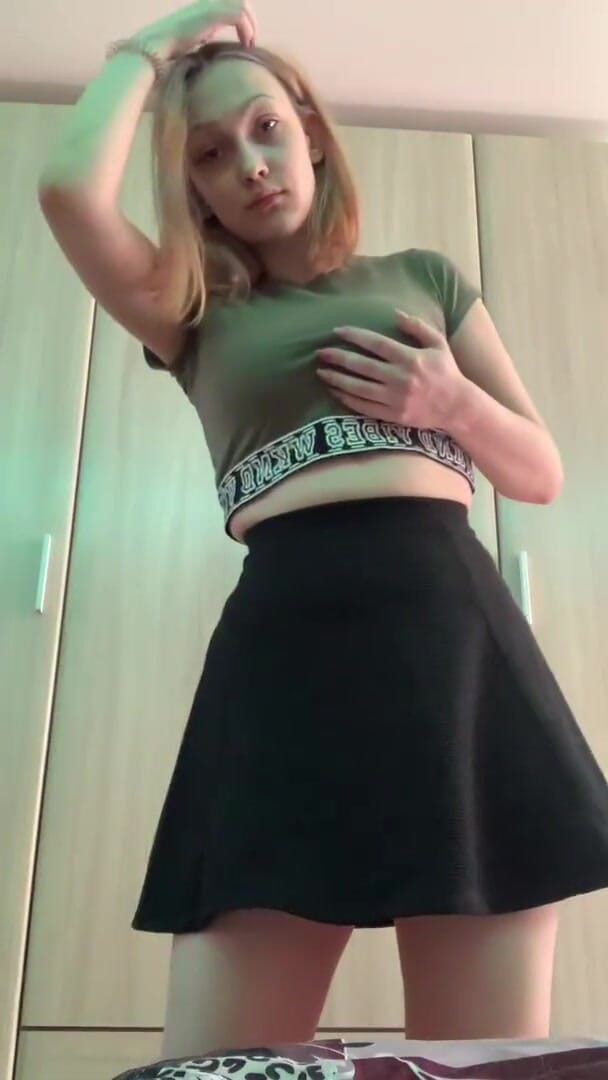 SashaSweet69: Easy striptease