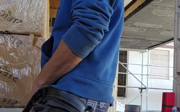Chris_snoopy_91: Pissing Mastubing Fingering and a Dildo Fuck While Working