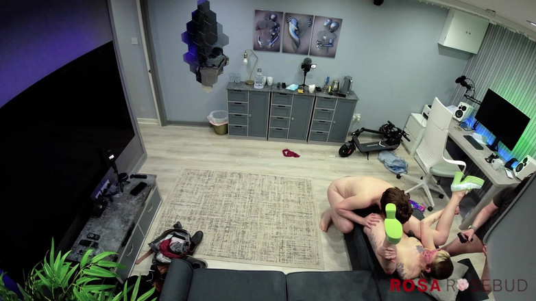 rosarosebud: Rosa se fait prendre en brochette sans capote lors d’une...