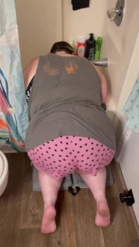 MILF Shaking Her Ass