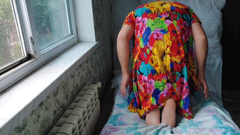 Kitty_Cross: 热辣的花迷你礼服热人妖单人舞脱衣舞大屁股人妖屁股