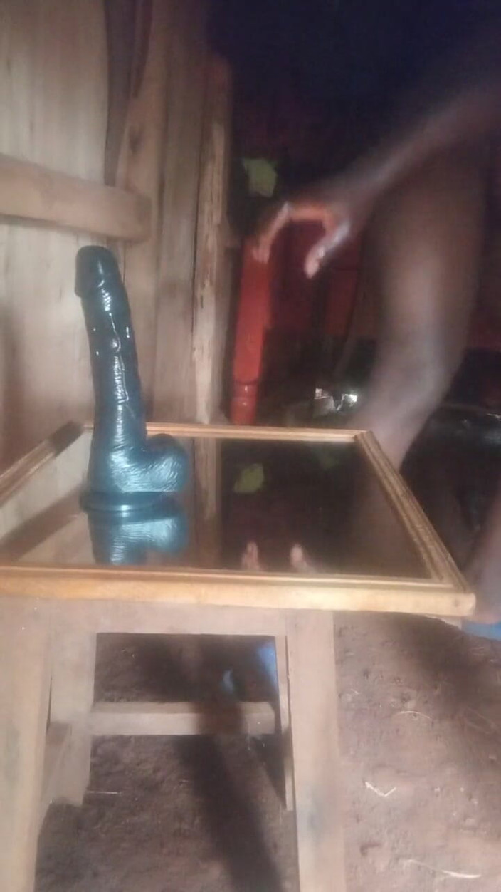 Sexyjayla254: イキつつ大きな黒いディルドが私のアナルに入ってる