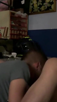 Sexe mature et jeune à la maison la nuit, partie 1