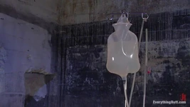 Audição anal: Sienna, a tímida prostituta enema