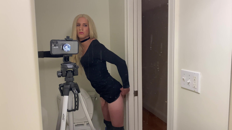 Sissy Bailey Wilde: Travestito caldo viene scopato da un dildo eiaculazione
