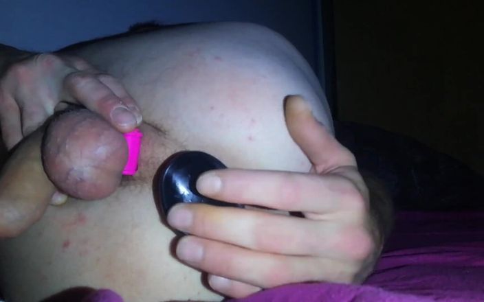 Milffucker: Vibrador na bunda