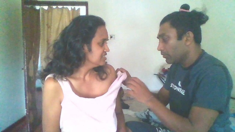 Tina Baby: ankal chupke se pakre ge, sauteli beti ke snan ke...