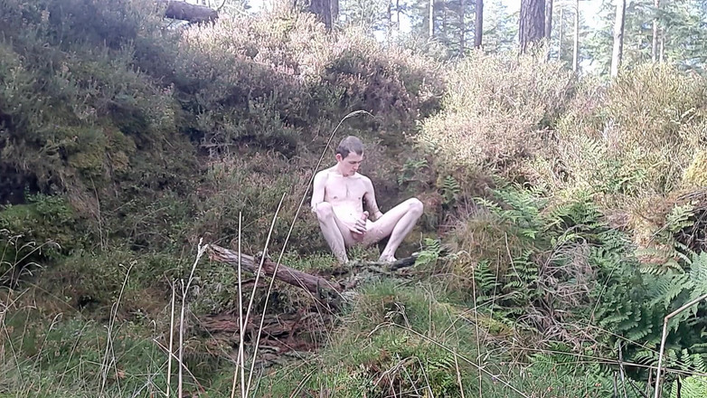Forest Boi: Masturbação ao ar livre