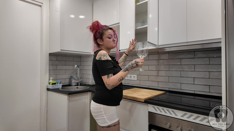 All You Can Fetish: 4k - chica con pis desesperada acabando con un coño de...