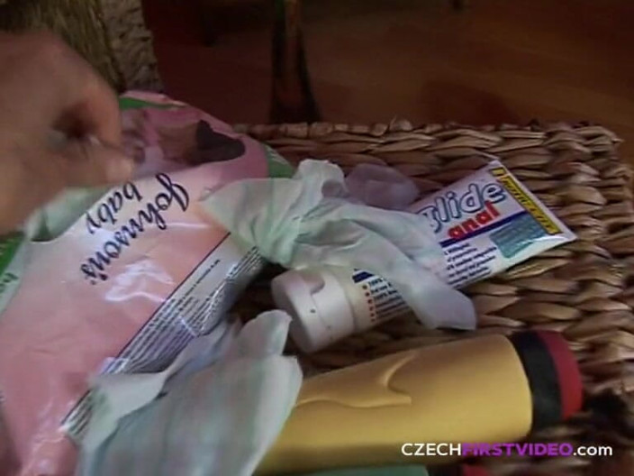 Czech First Video: Tcheco primeiro vídeo 16: Striptease anal