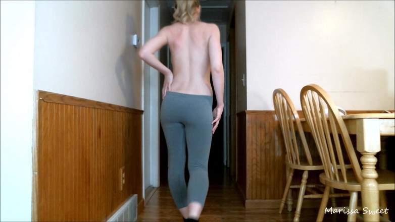 Marissa Sweet: Sfilata in pantaloni yoga grigi