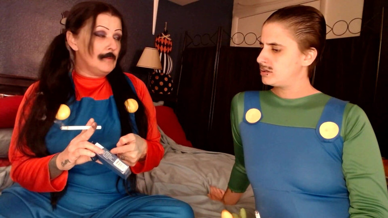 Abby Anna: Halloween cosplay, escapada de humo