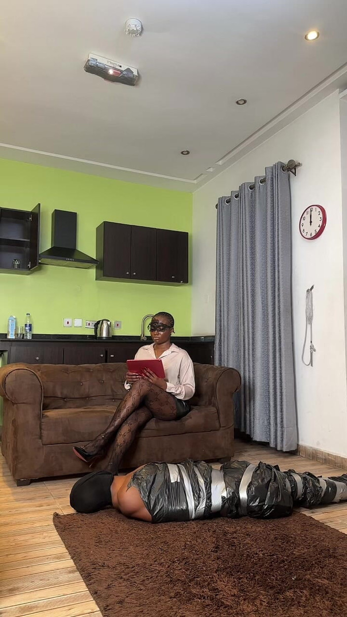 Domina Havi: Perhambaan BDSM Femdom Afrika - Domina Havi