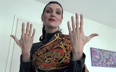 Lady Victoria Valente: Fetiș cu mâini, unghii scurte, unghii naturale, INSTRUCȚIUNI de masturbare...