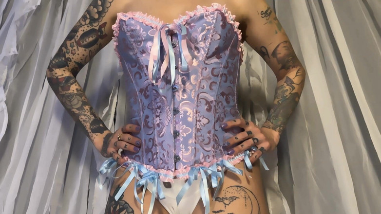 Miss Morticia: Équilibrez le fétiche