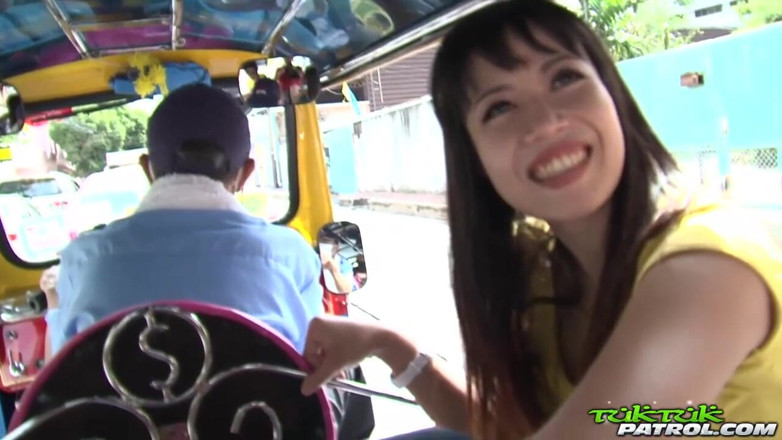 Trike Patrol - Tuk Tuk Patrol: dubli thaee eshiyaee ki donon chhedon men chudaee