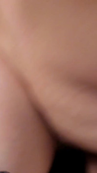 Ik zuig aan je pik en neuk dan mijn vagina met een dildo