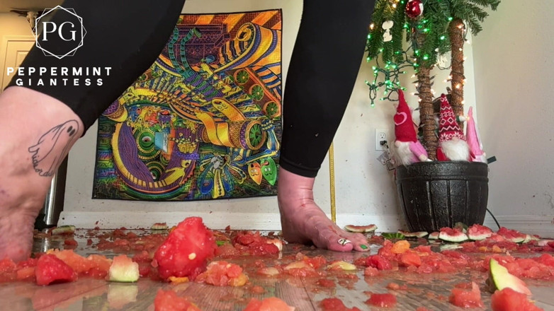 Peppermint Giantess: 67 Giantess Size 16 Slo-mo Feet Crush Slow Motion Oranges &amp; Watermelon...